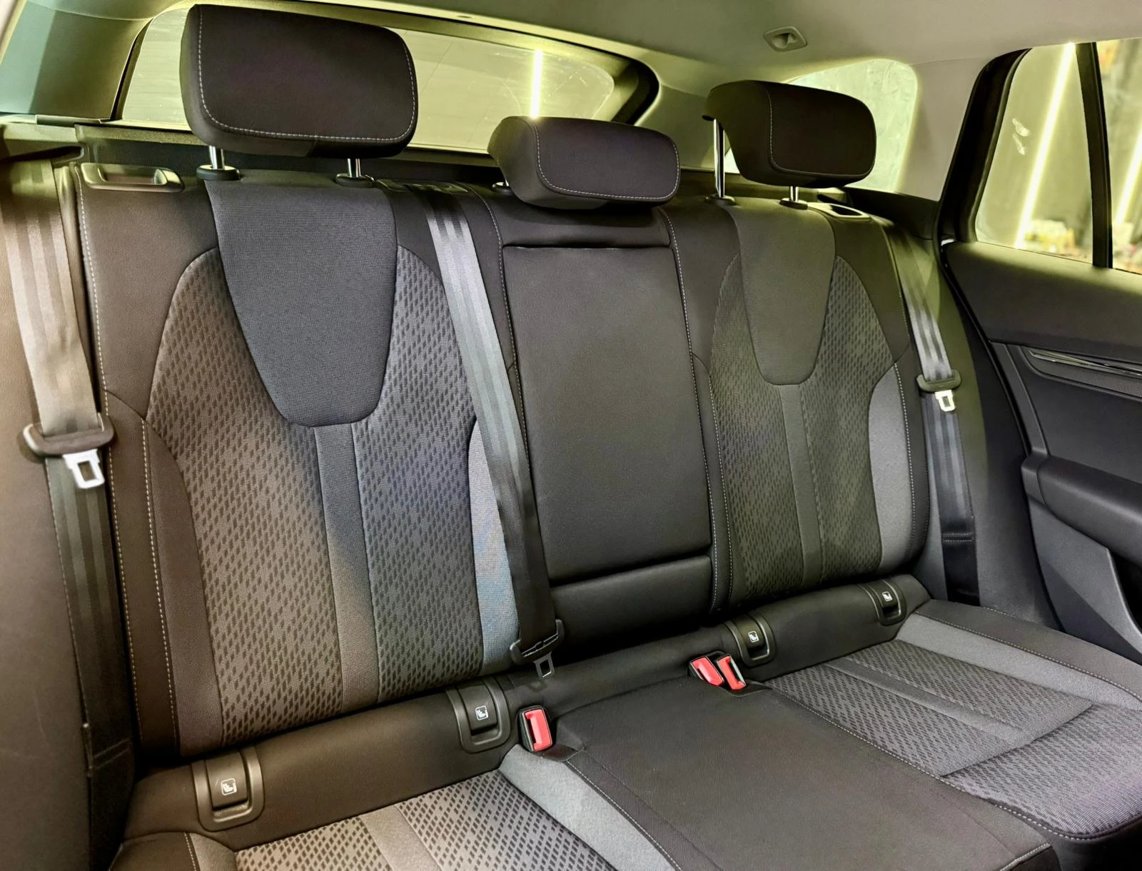 Skoda Octavia 2.0TDI DSG* * CarPlay | Mobile.bg   16