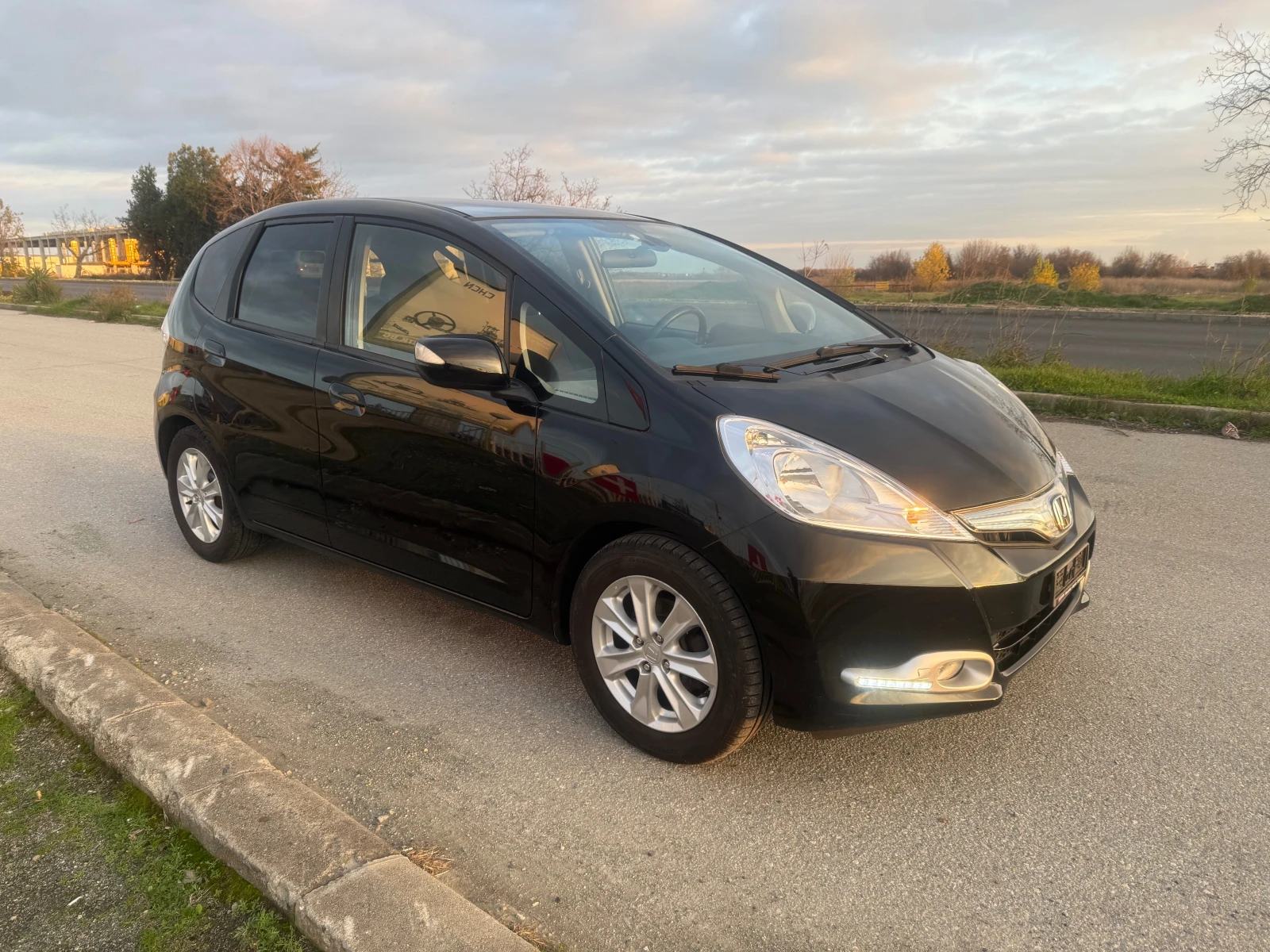 Honda Jazz EXECUTIVE HYBRID ШВЕЙЦАРИЯ - изображение 4