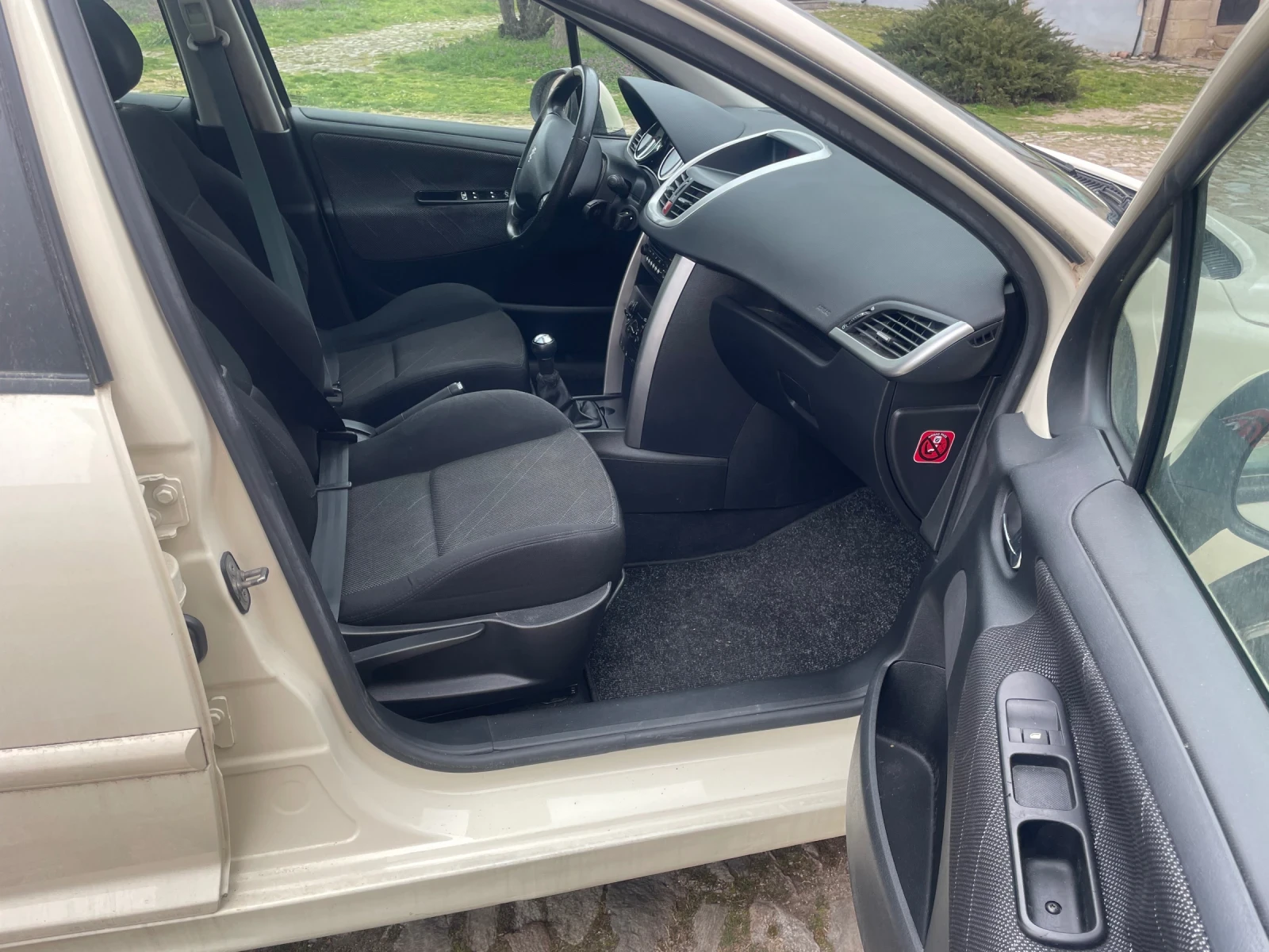 Peugeot 207 SW , 1.4i , ПАНОРАМА, снимка 11 - Автомобили и джипове - 53946566