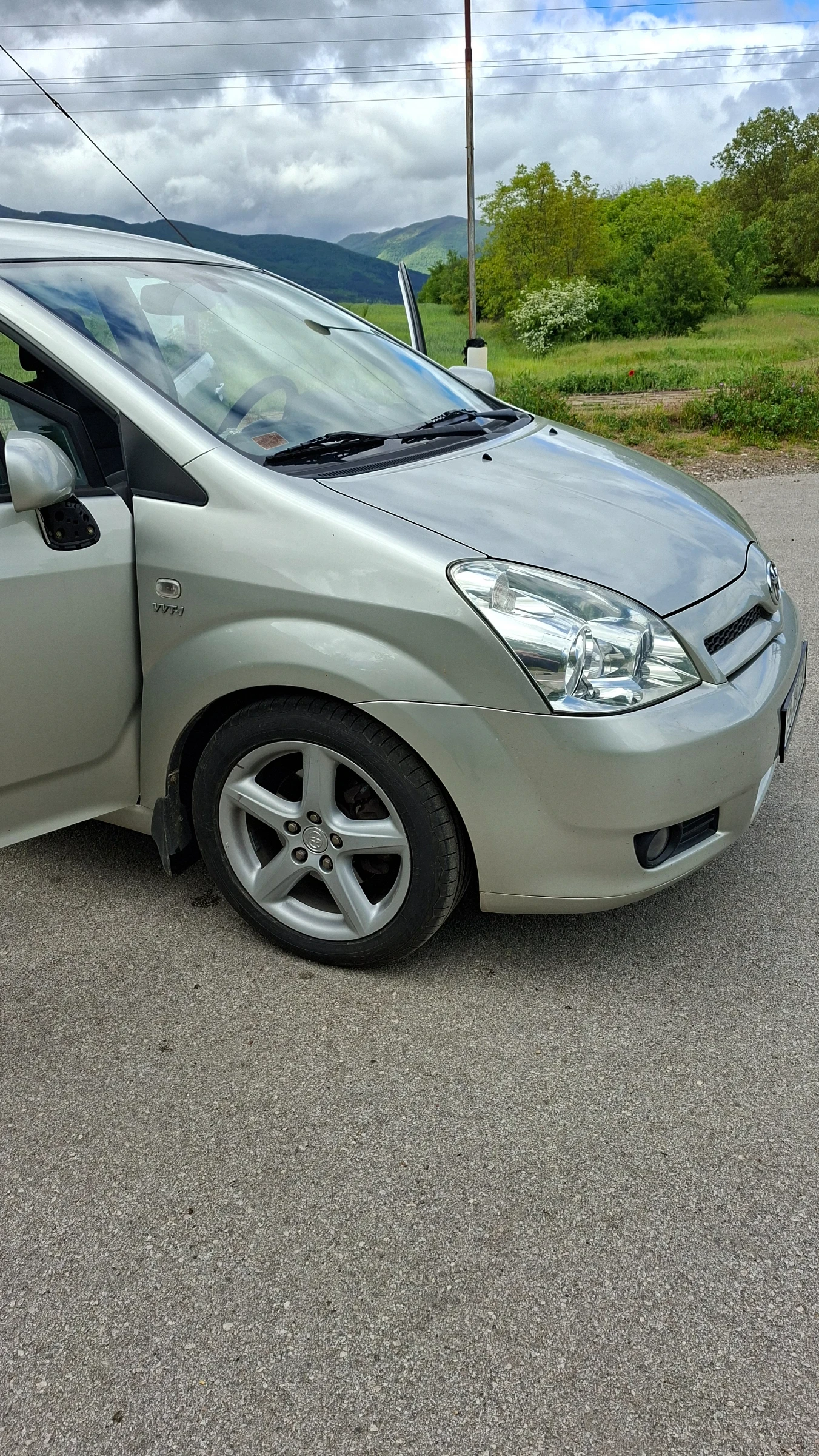 Toyota Corolla verso 1.8 VVT-i Газов инжекцион, снимка 15 - Автомобили и джипове - 54598470