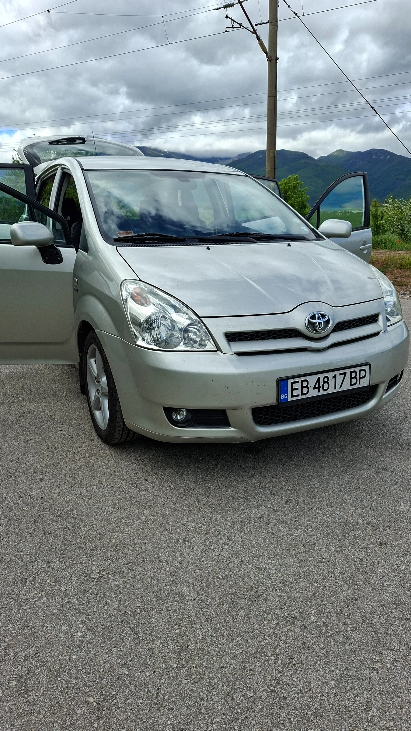 Toyota Corolla verso 1.8 VVT-i Газов инжекцион, снимка 12 - Автомобили и джипове - 54598470