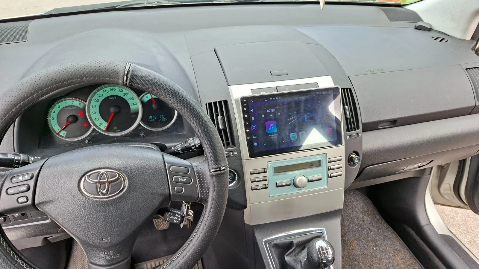 Toyota Corolla verso 1.8 VVT-i Газов инжекцион, снимка 13 - Автомобили и джипове - 54598470