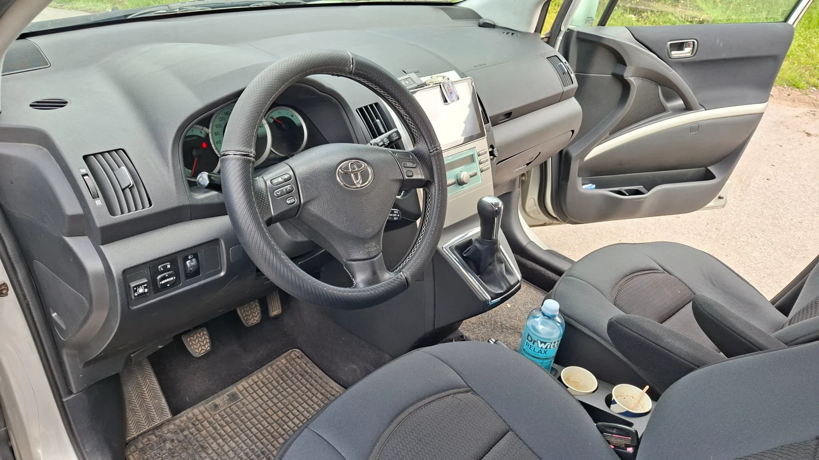 Toyota Corolla verso 1.8 VVT-i Газов инжекцион, снимка 16 - Автомобили и джипове - 54598470