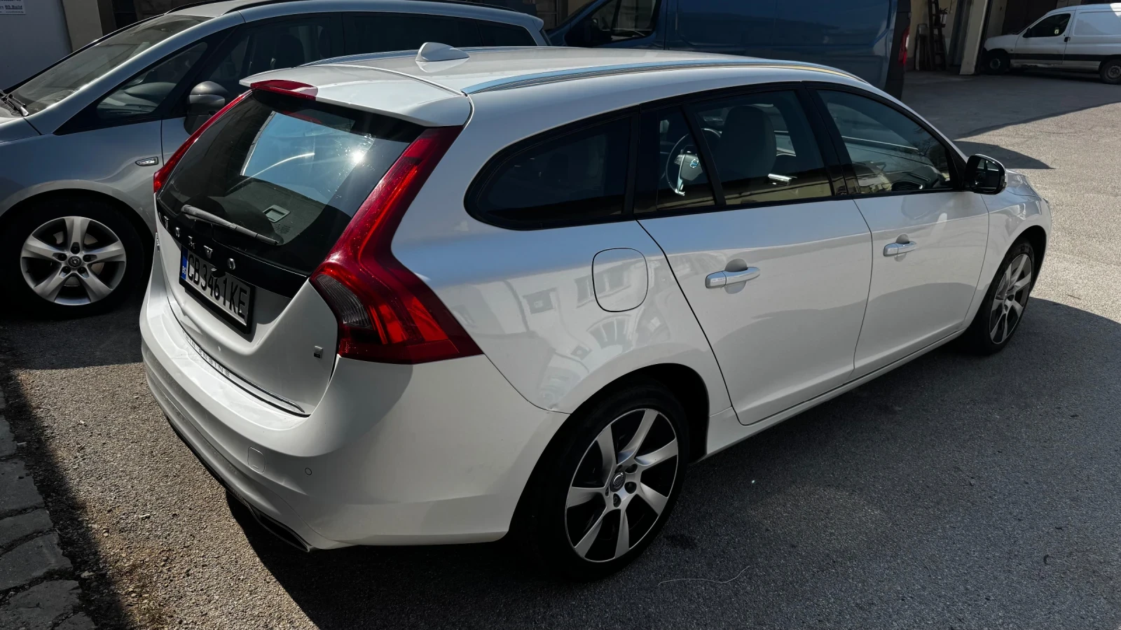 Volvo V60, снимка 2 - Автомобили и джипове - 54682698