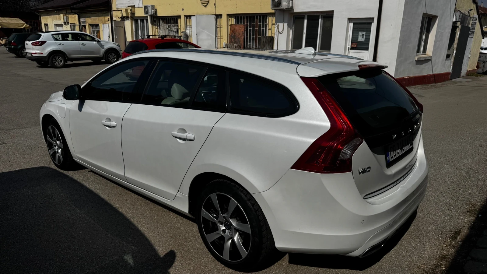 Volvo V60, снимка 3 - Автомобили и джипове - 54682698