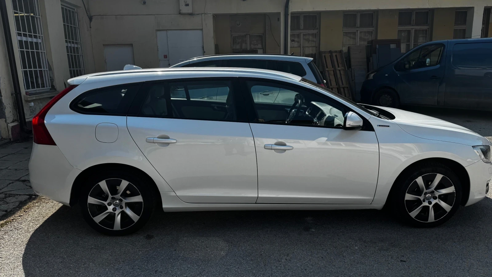 Volvo V60, снимка 4 - Автомобили и джипове - 54682698