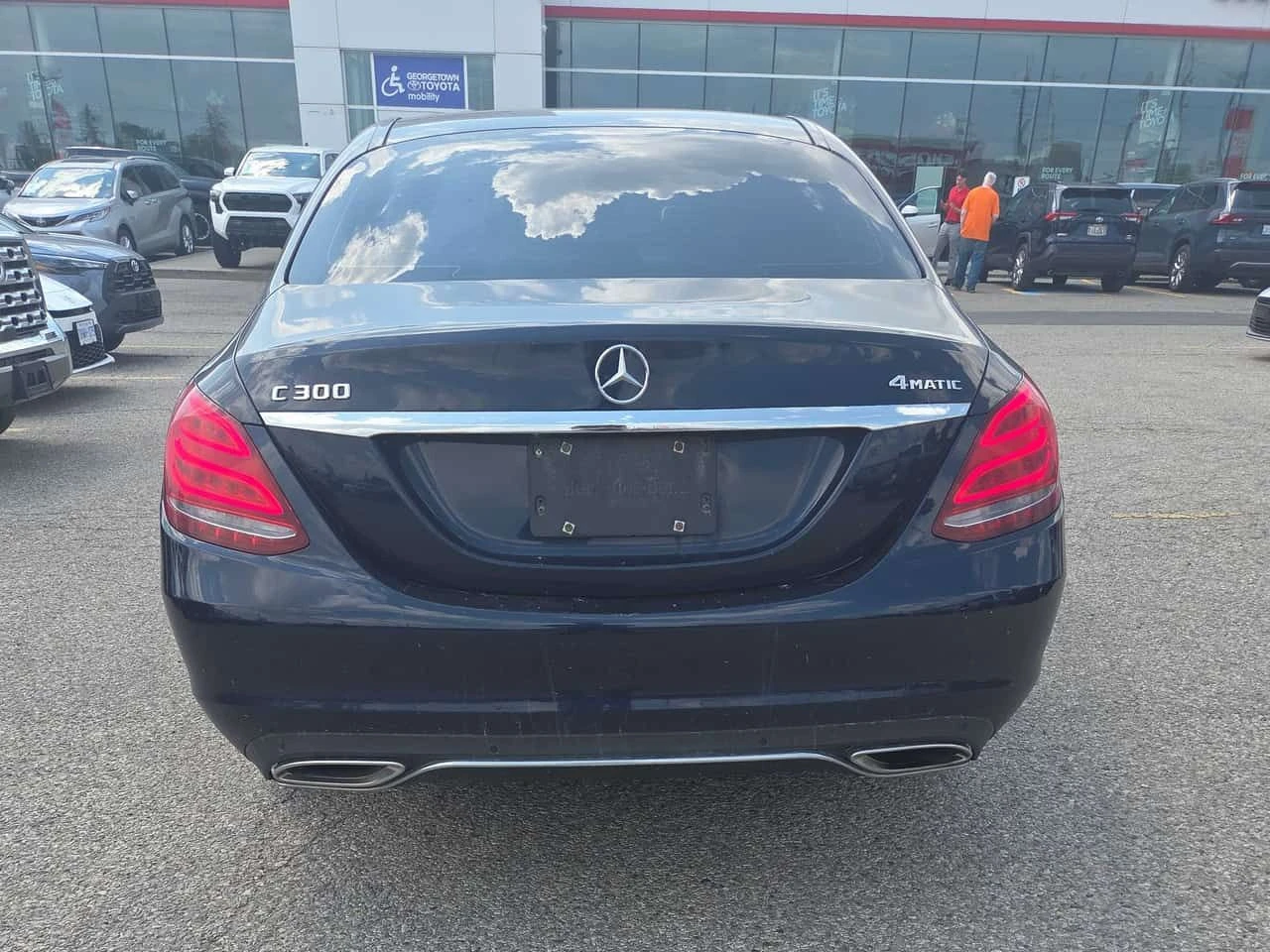 Mercedes-Benz C 300 * CARFAX * ОПЦИЯ ЗА ФИНАНСИРАНЕ, снимка 4 - Автомобили и джипове - 55318110