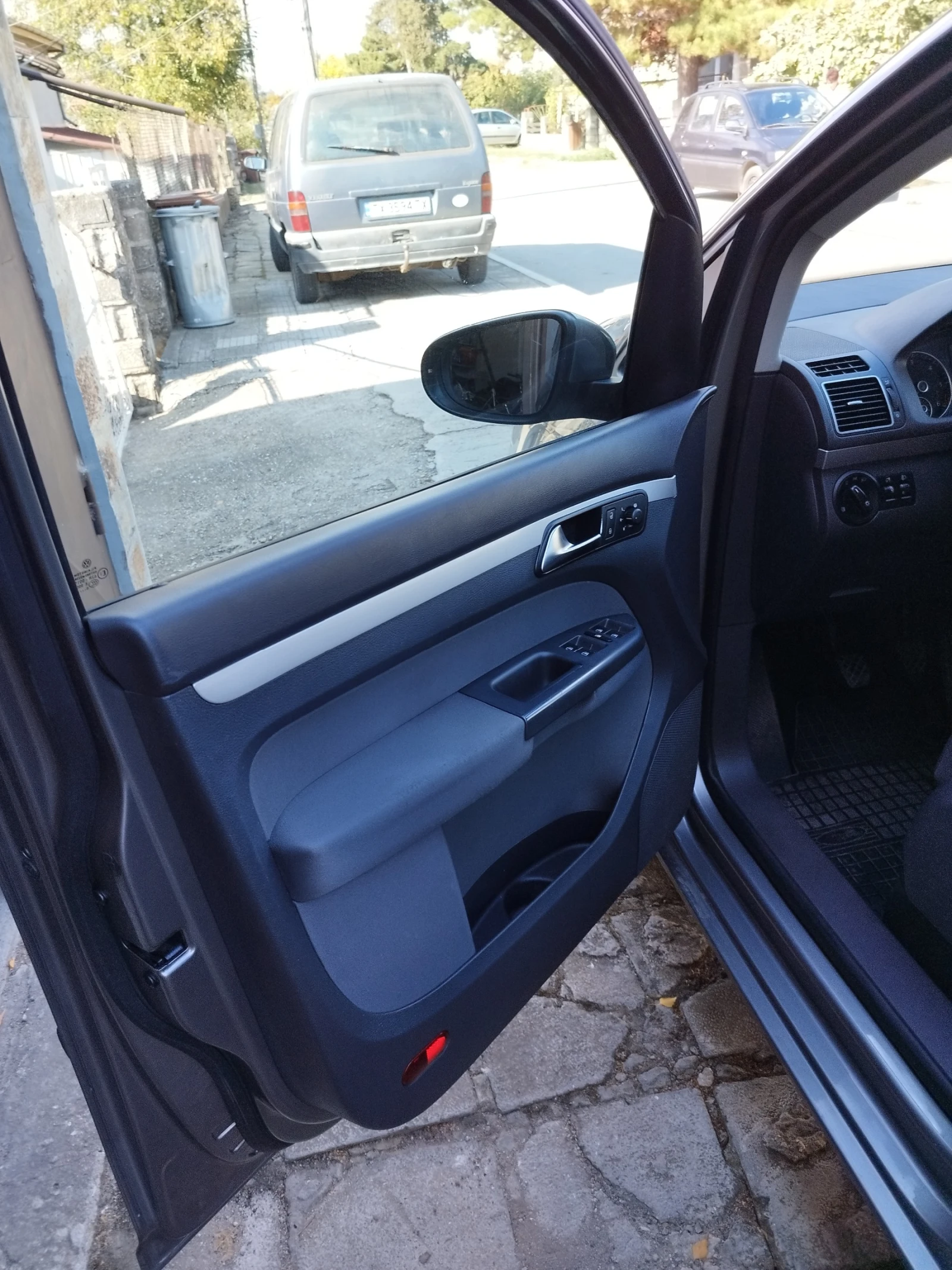 VW Touran, снимка 5 - Автомобили и джипове - 55970865