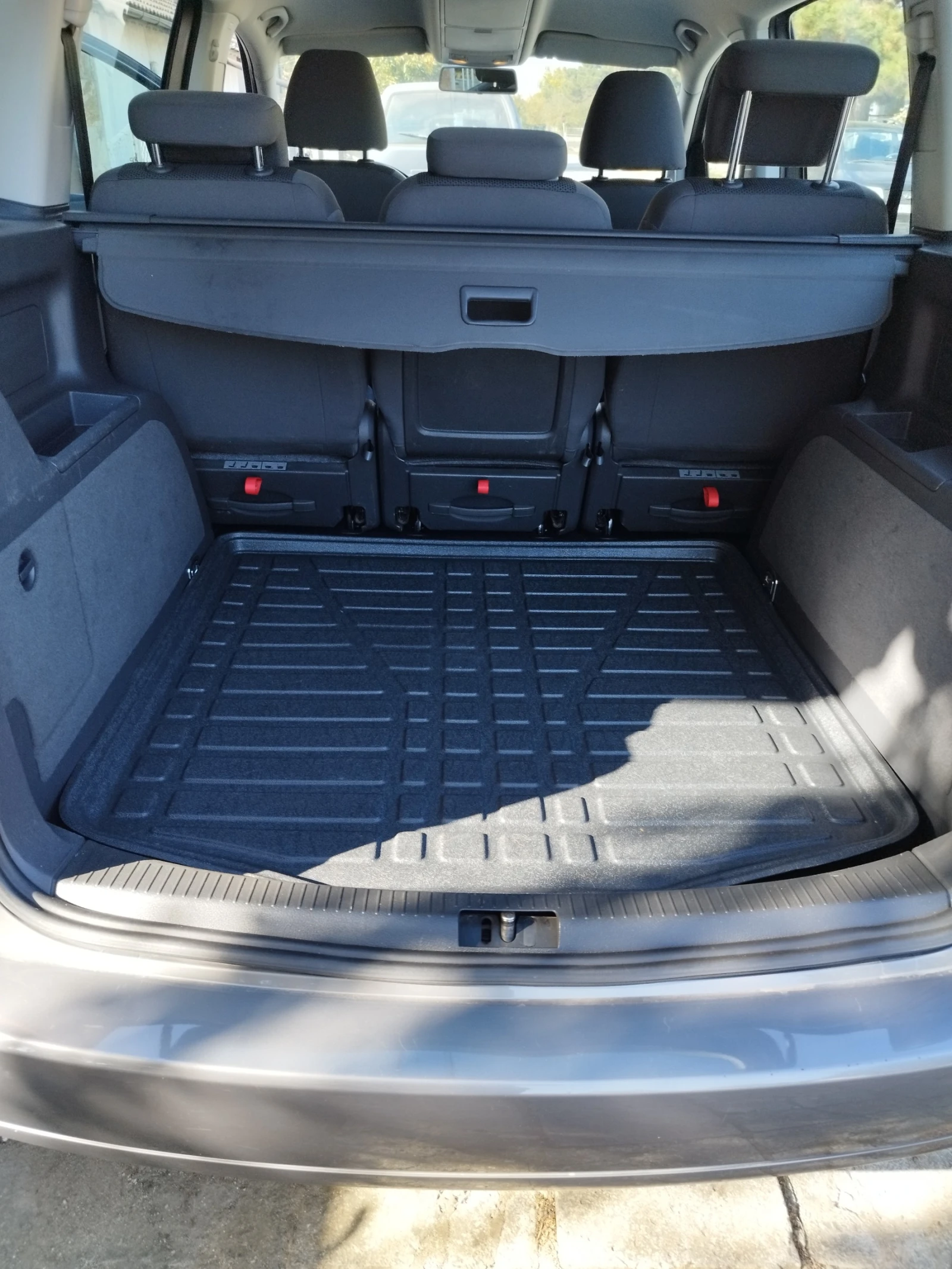 VW Touran, снимка 12 - Автомобили и джипове - 55970865
