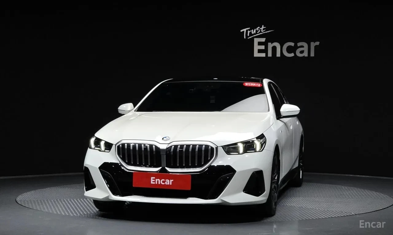 BMW 523  M Sport * АВТОКРЕДИТ * ГЛАВНО ПРЕДСТАВИТЕЛСТВО , снимка 3 - Автомобили и джипове - 56103277