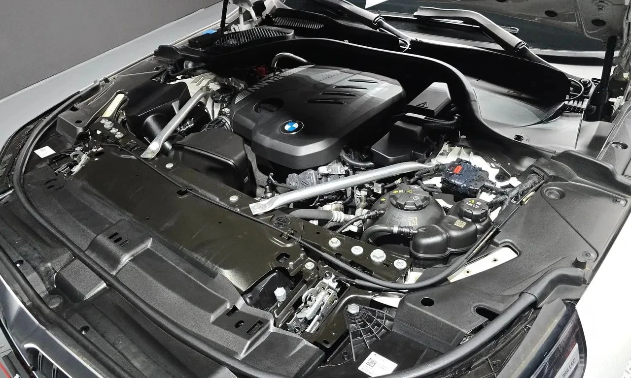 BMW 523  M Sport * АВТОКРЕДИТ * ГЛАВНО ПРЕДСТАВИТЕЛСТВО , снимка 6 - Автомобили и джипове - 56103277