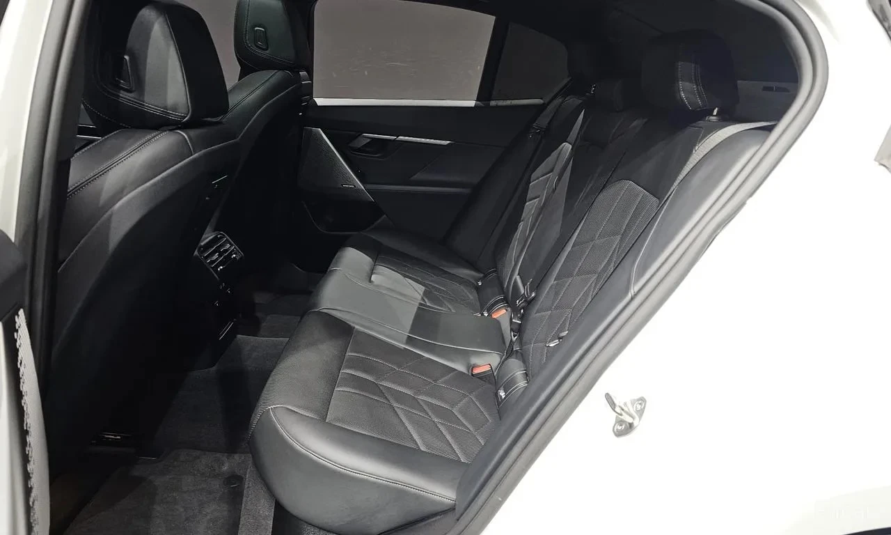 BMW 523  M Sport * АВТОКРЕДИТ * ГЛАВНО ПРЕДСТАВИТЕЛСТВО , снимка 12 - Автомобили и джипове - 56103277