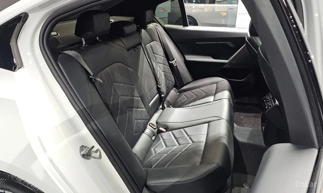 BMW 523  M Sport * АВТОКРЕДИТ * ГЛАВНО ПРЕДСТАВИТЕЛСТВО , снимка 11 - Автомобили и джипове - 56103277