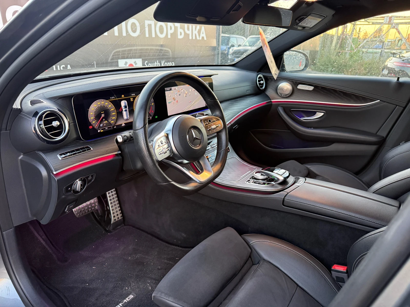Mercedes-Benz E 220 AMG pack* Distronic* 360* Дигитал* Burmester, снимка 8 - Автомобили и джипове - 56326226