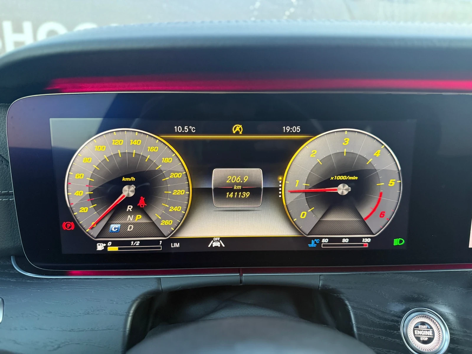 Mercedes-Benz E 220 AMG pack* Distronic* 360* Дигитал* Burmester, снимка 17 - Автомобили и джипове - 56326226