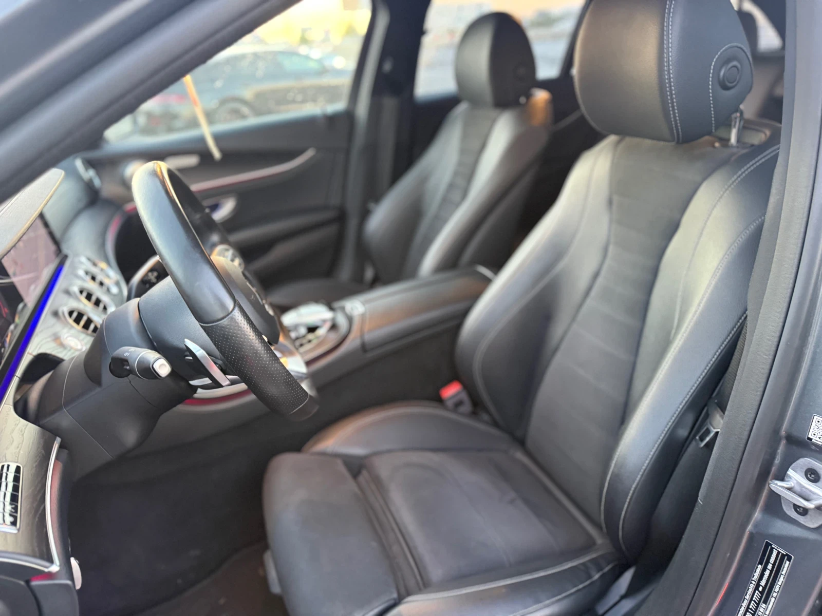 Mercedes-Benz E 220 AMG pack* Distronic* 360* Дигитал* Burmester, снимка 16 - Автомобили и джипове - 56326226