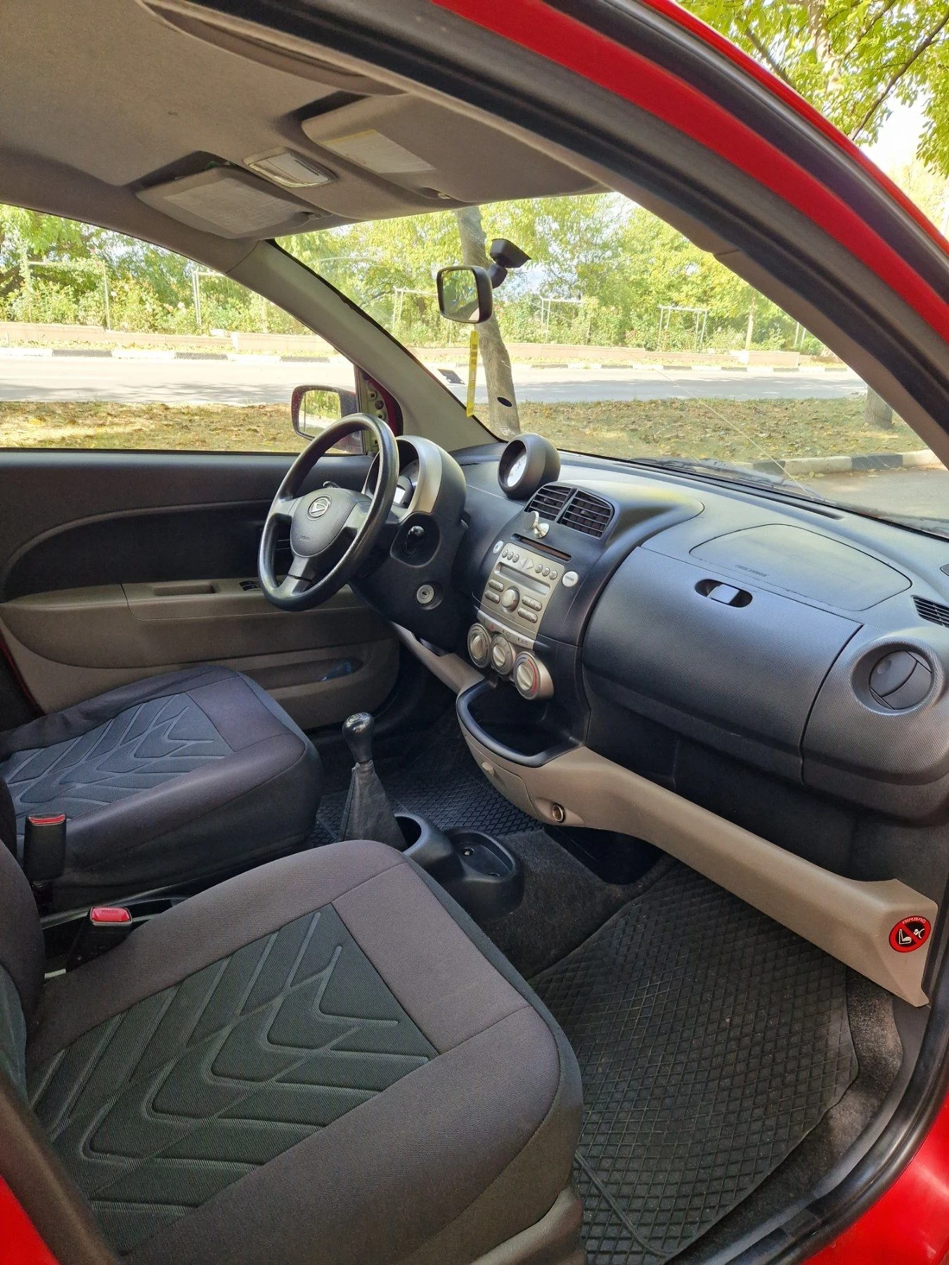 Daihatsu Sirion, снимка 10 - Автомобили и джипове - 56524359