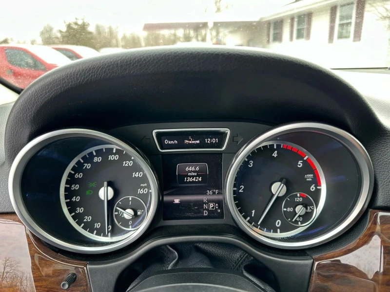 Mercedes-Benz ML 350 BlueTEC * CARFAX* ОПЦИЯ ЗА ФИНАНСИРАНЕ* , снимка 11 - Автомобили и джипове - 53074734