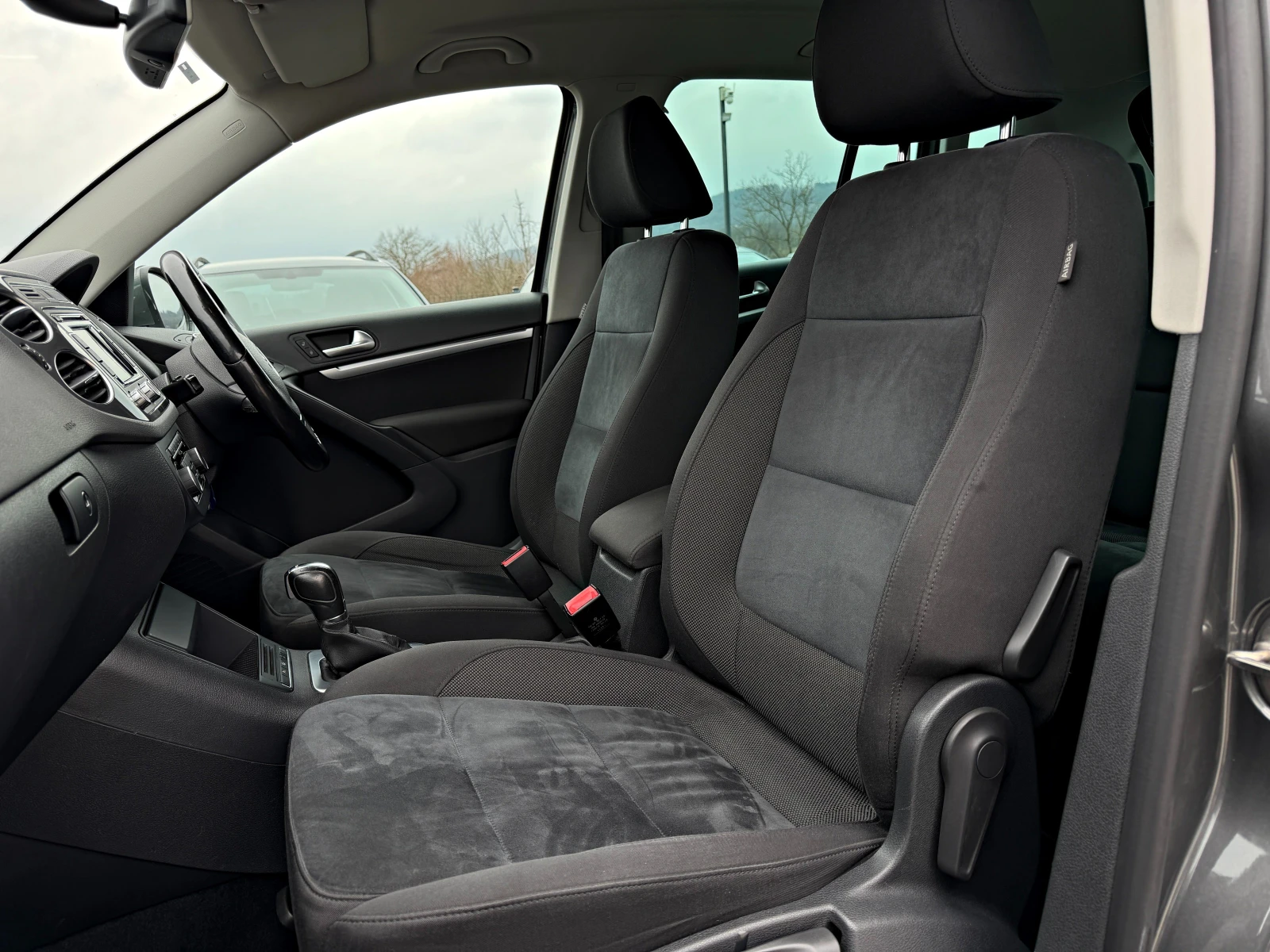 VW Tiguan 2.0TDI 4Motion DSG, снимка 8 - Автомобили и джипове - 53963789