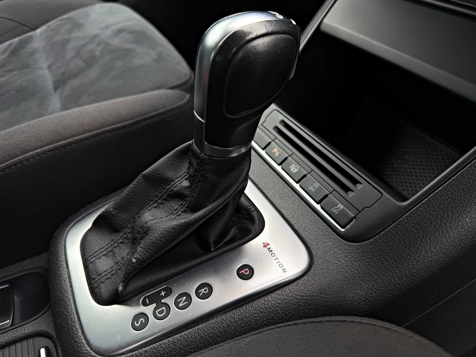 VW Tiguan 2.0TDI 4Motion DSG, снимка 11 - Автомобили и джипове - 53963789