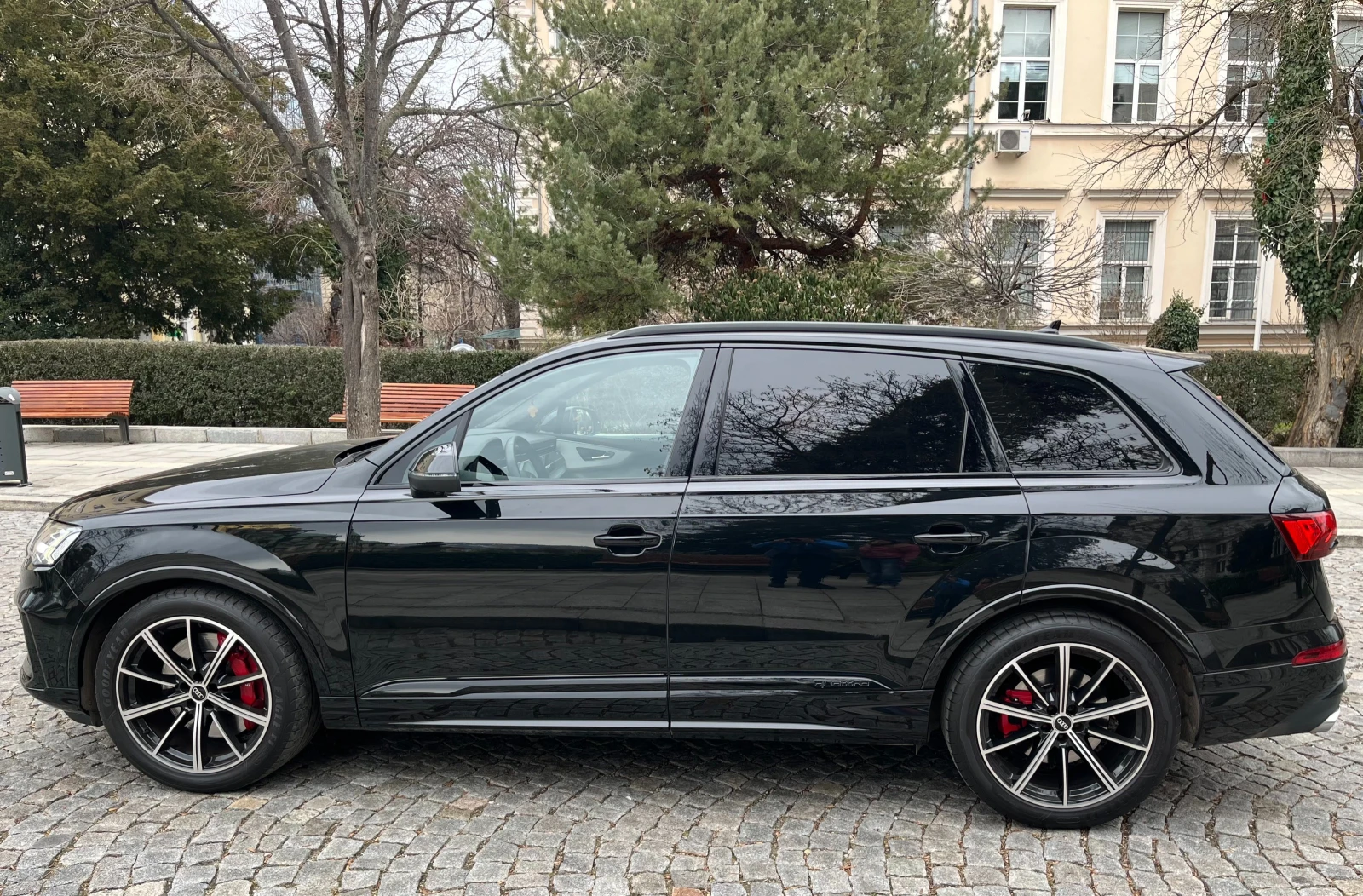 Audi SQ7 NAVI+ MATRIX+ LHZ+ MASSAGE AUDI ZENTRUM GARANT, снимка 4 - Автомобили и джипове - 55493816