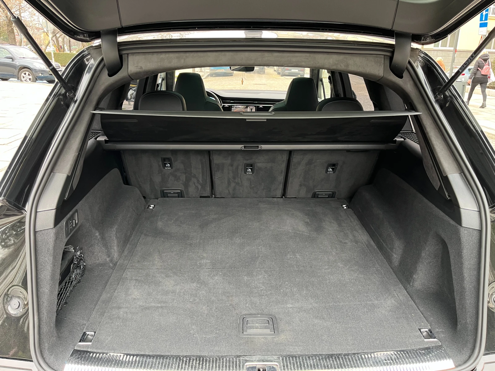 Audi SQ7 NAVI+ MATRIX+ LHZ+ MASSAGE AUDI ZENTRUM GARANT, снимка 15 - Автомобили и джипове - 55493816