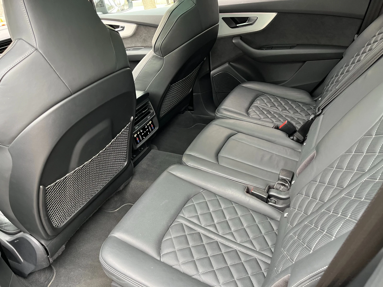 Audi SQ7 NAVI+ MATRIX+ LHZ+ MASSAGE AUDI ZENTRUM GARANT, снимка 13 - Автомобили и джипове - 55493816
