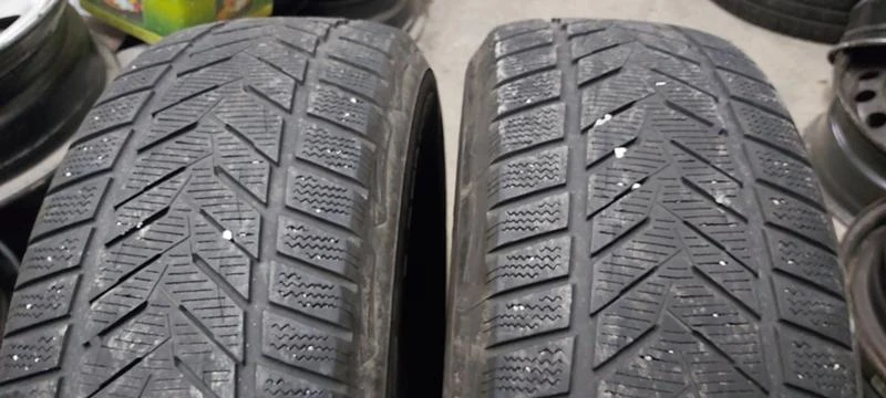 Гуми Зимни 235/60R16, снимка 1 - Гуми и джанти - 35608098