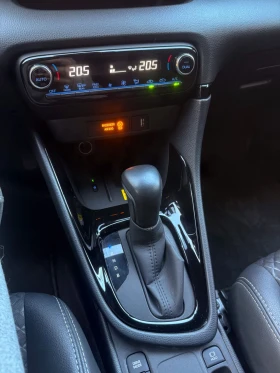 Toyota Yaris 1.5 hybrid, снимка 11