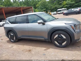 Kia EV9 Light Long Range, снимка 13