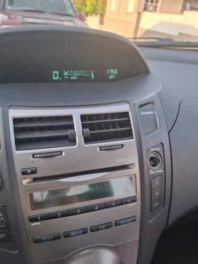 Toyota Yaris 1.0i* FACE* , снимка 8