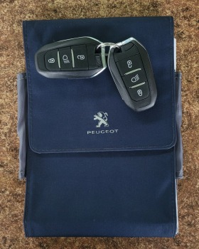 Peugeot 2008 Allure 1.5 Blue HDi 130к.с. , снимка 14 - Автомобили и джипове - 45322084