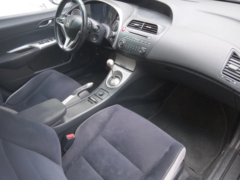 Honda Civic 2.2 CTDI, снимка 6 - Автомобили и джипове - 47558132