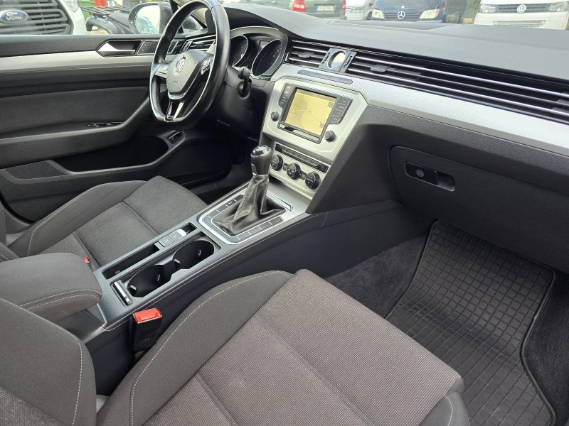VW Passat 2.0TDI BlueMotion Euro6 , снимка 8 - Автомобили и джипове - 51251661