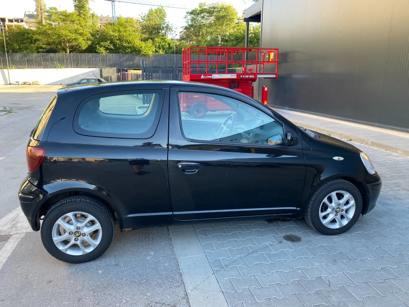 Toyota Yaris 1.3 VVT-i, снимка 8 - Автомобили и джипове - 52068923