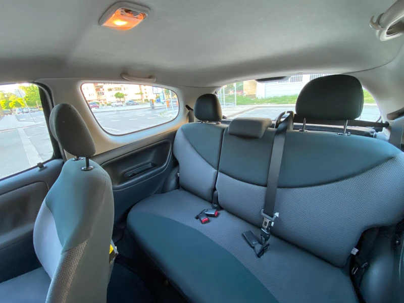 Toyota Yaris 1.3 VVT-i, снимка 17 - Автомобили и джипове - 52068923