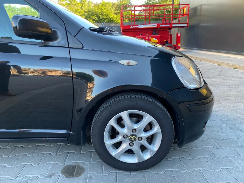 Toyota Yaris 1.3 VVT-i, снимка 9 - Автомобили и джипове - 52068923