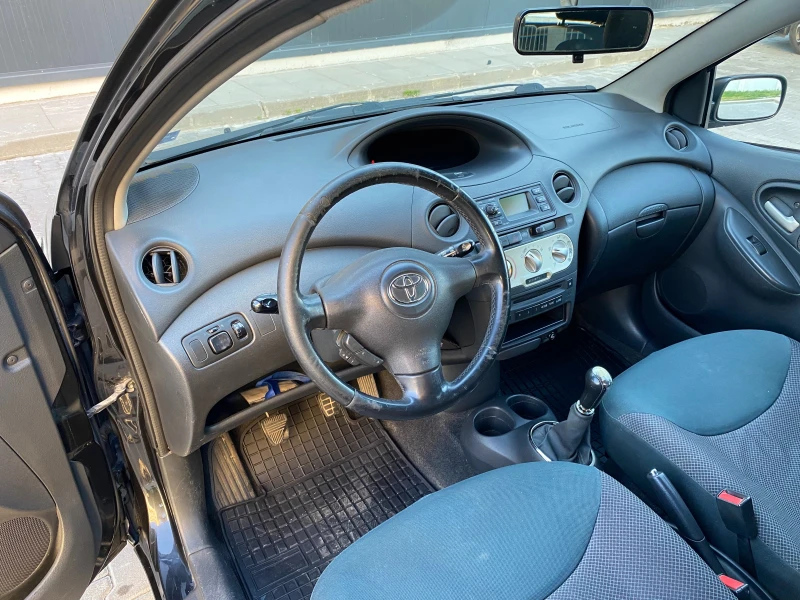 Toyota Yaris 1.3 VVT-i, снимка 12 - Автомобили и джипове - 52068923