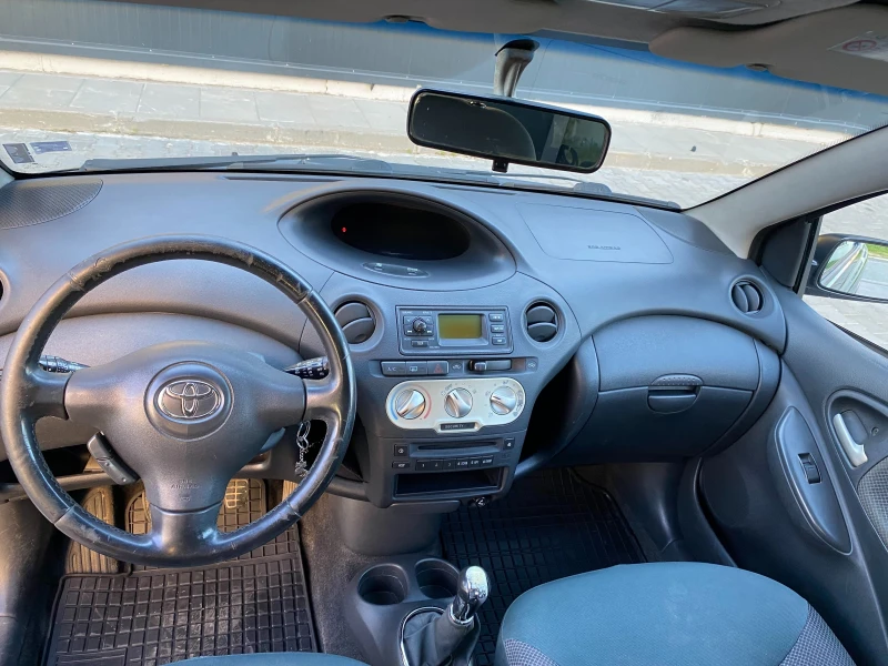 Toyota Yaris 1.3 VVT-i, снимка 13 - Автомобили и джипове - 52068923