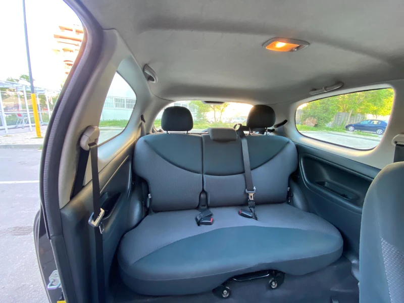 Toyota Yaris 1.3 VVT-i, снимка 16 - Автомобили и джипове - 52068923