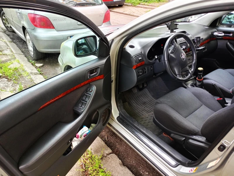 Toyota Avensis, снимка 9 - Автомобили и джипове - 51509797