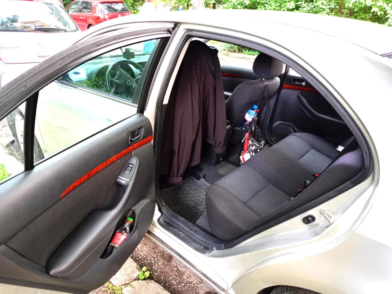 Toyota Avensis, снимка 10 - Автомобили и джипове - 51509797