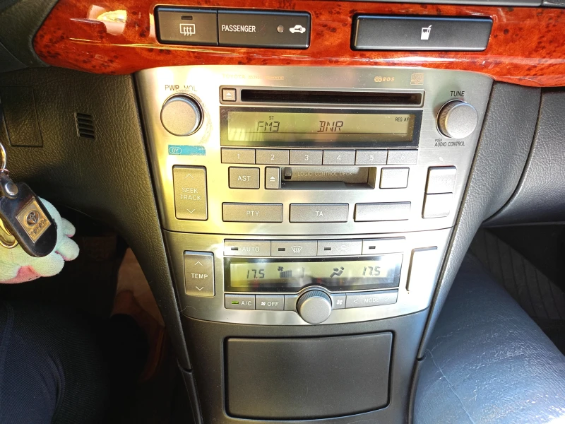 Toyota Avensis, снимка 5 - Автомобили и джипове - 51509797