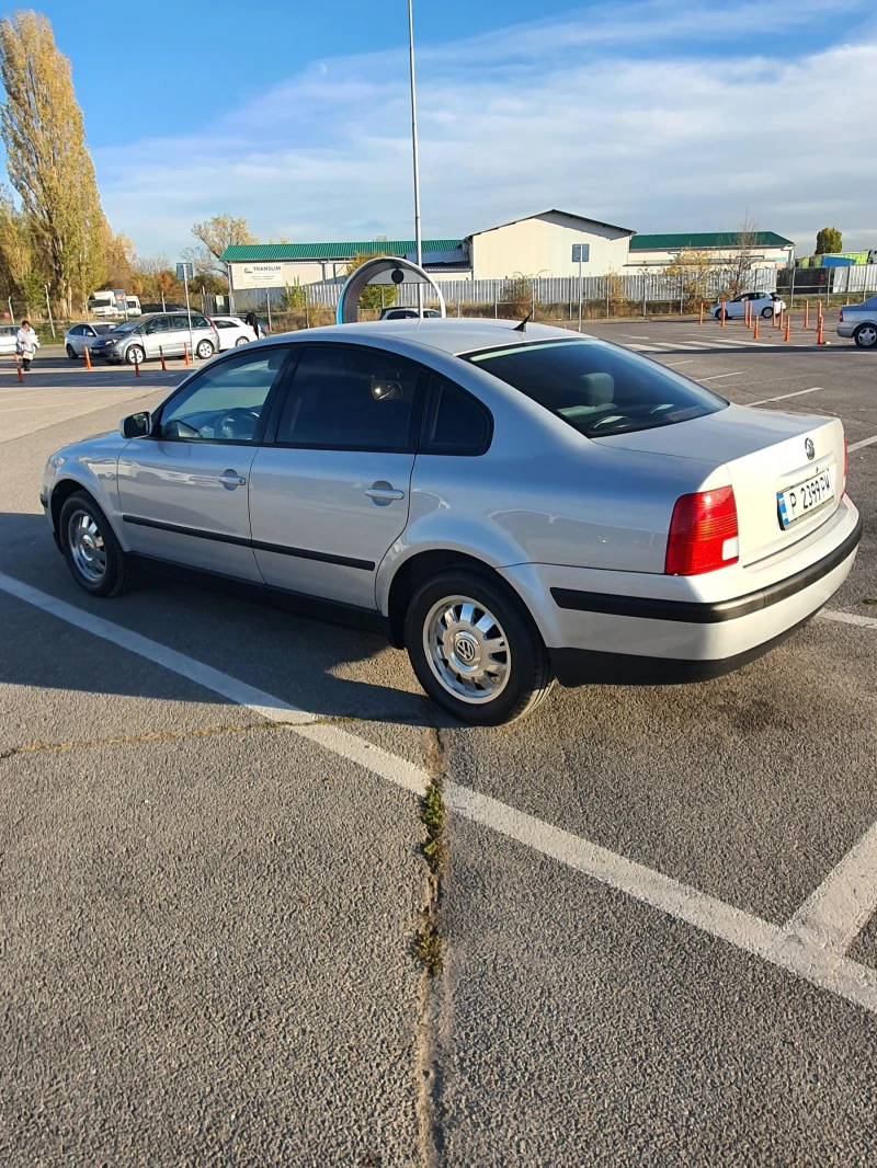 VW Passat 1.6, снимка 6 - Автомобили и джипове - 52249833