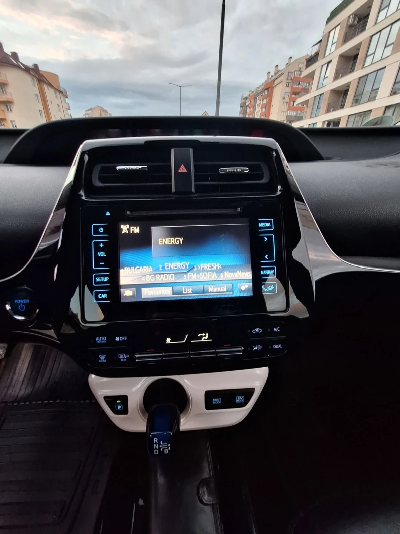 Toyota Prius 1.8 hybrid , снимка 11 - Автомобили и джипове - 52280847