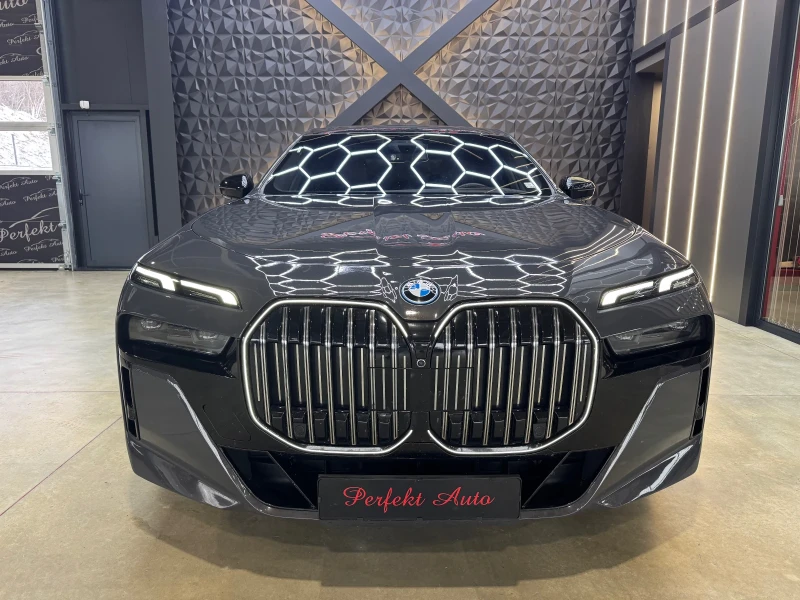 BMW 750 e xDrive * FULL Екстри* B&W* ПАНОРАМА* M PACKET* , снимка 2 - Автомобили и джипове - 53526338