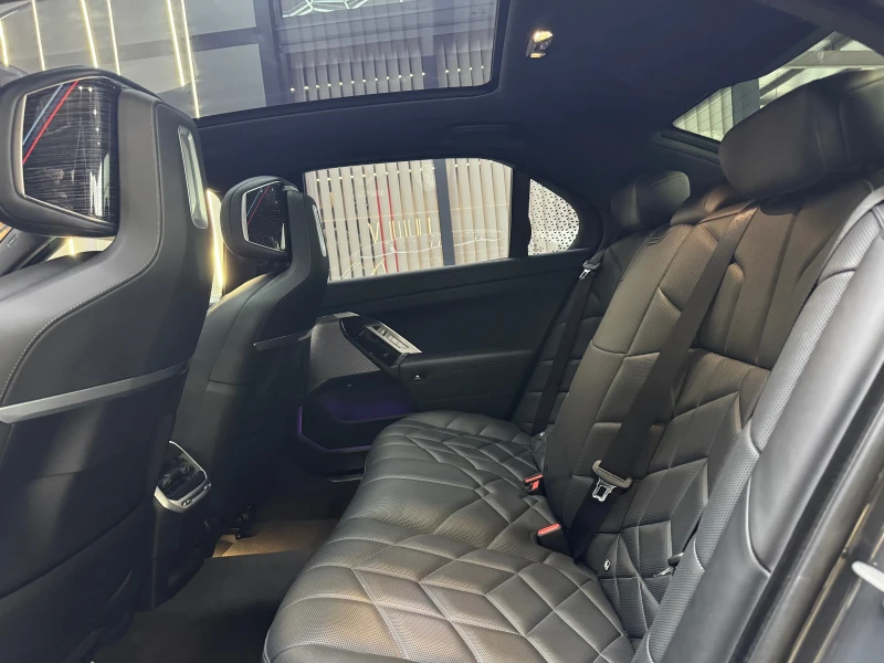 BMW 750 e xDrive * FULL Екстри* B&W* ПАНОРАМА* M PACKET* , снимка 5 - Автомобили и джипове - 53526338