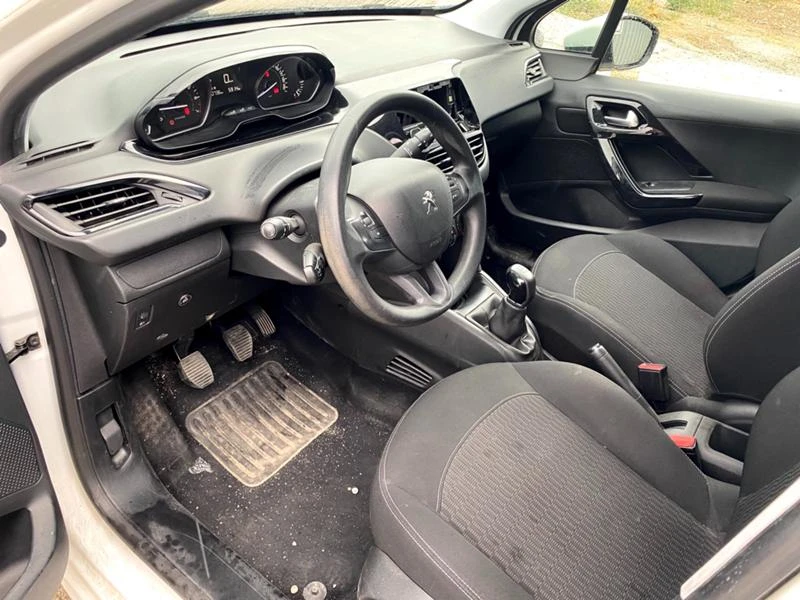 Peugeot 208 1.2 VTi, снимка 8 - Автомобили и джипове - 33943654