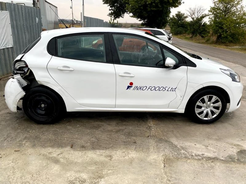 Peugeot 208 1.2 VTi, снимка 5 - Автомобили и джипове - 33943654