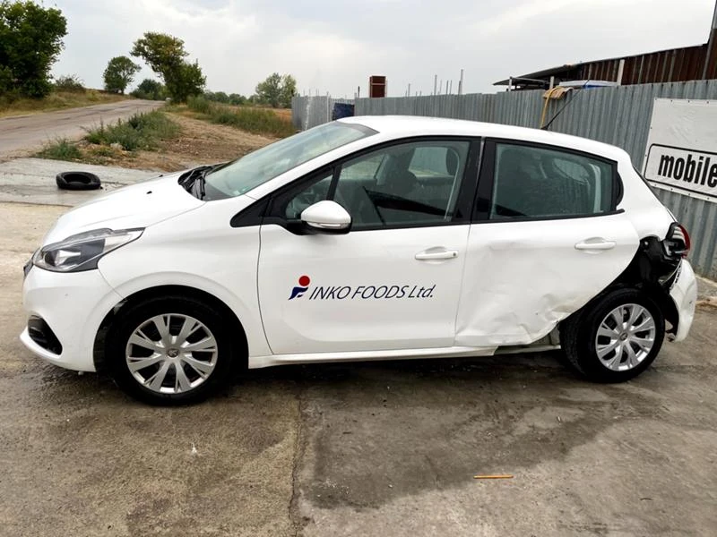 Peugeot 208 1.2 VTi, снимка 4 - Автомобили и джипове - 33943654